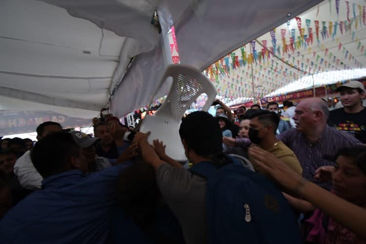 (+Video) Se enfrentan policías vs colonos en Festival de la Garnacha de Rinconada