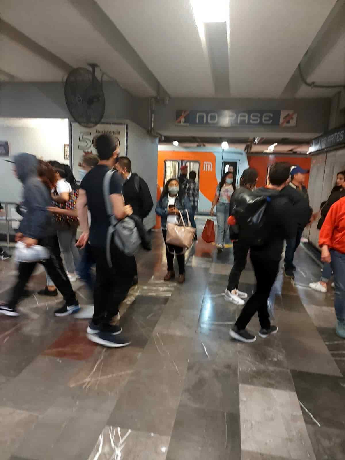 Persona se avienta a las vías del Metro en CDMX