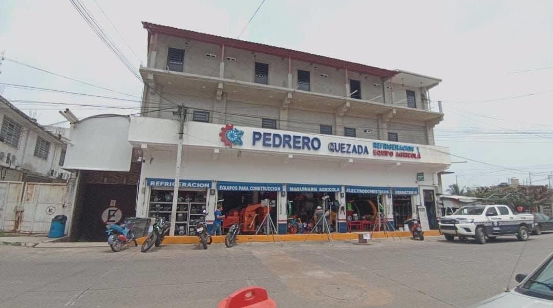 Roban conocida tienda en Acayucan