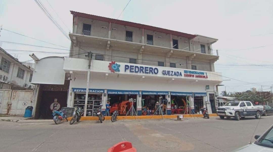 Roban conocida tienda en Acayucan