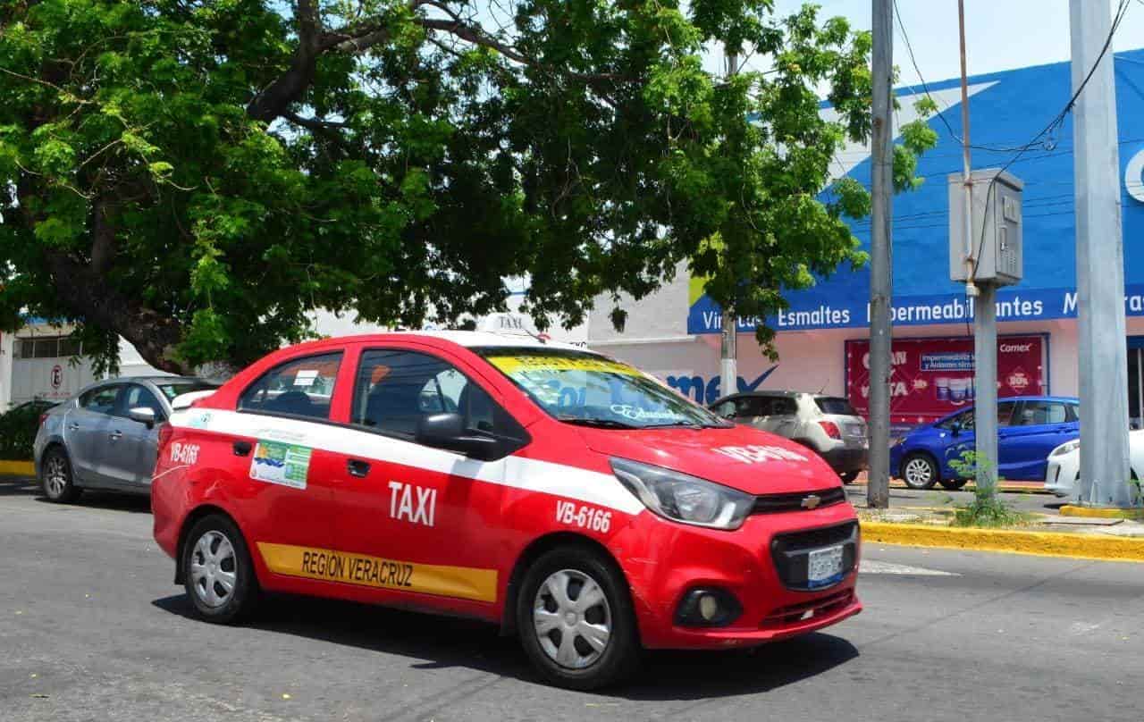 Taxistas de Veracruz reportan reactivación del 85 por ciento en demanda de servicios