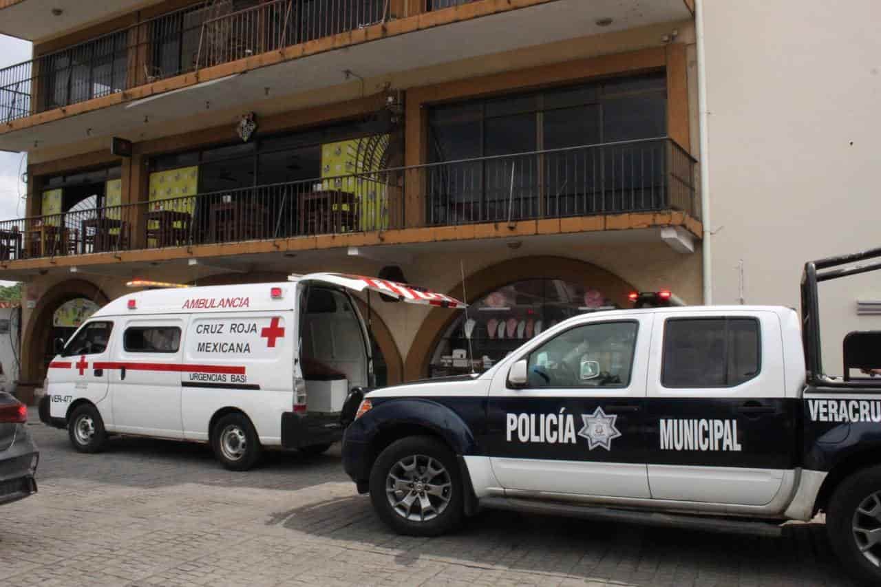 Se infarta elemento policíaco en plaza comercia de San Andrés Tuxtla