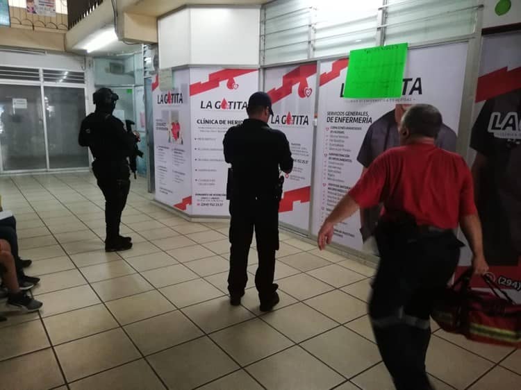 Se infarta elemento policíaco en plaza comercia de San Andrés Tuxtla