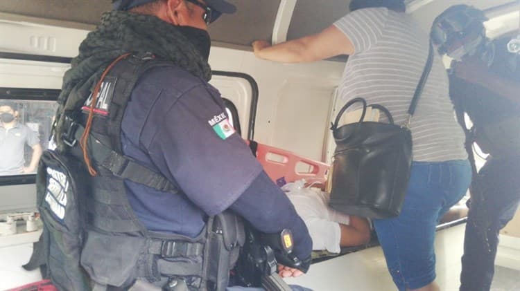 Se infarta elemento policíaco en plaza comercia de San Andrés Tuxtla