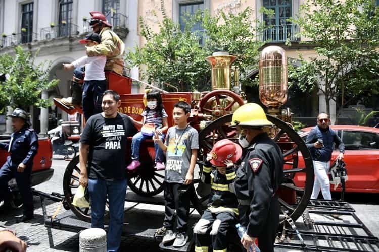 Bomberos veracruzanos urgen reforma legal para no vivir de donativos