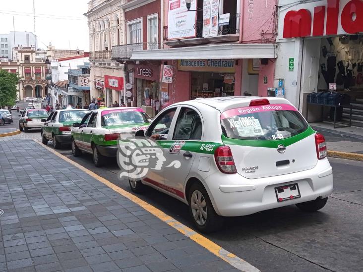 “Un exceso”, nueva tarifa que pretenden implementar taxistas, acusan xalapeños