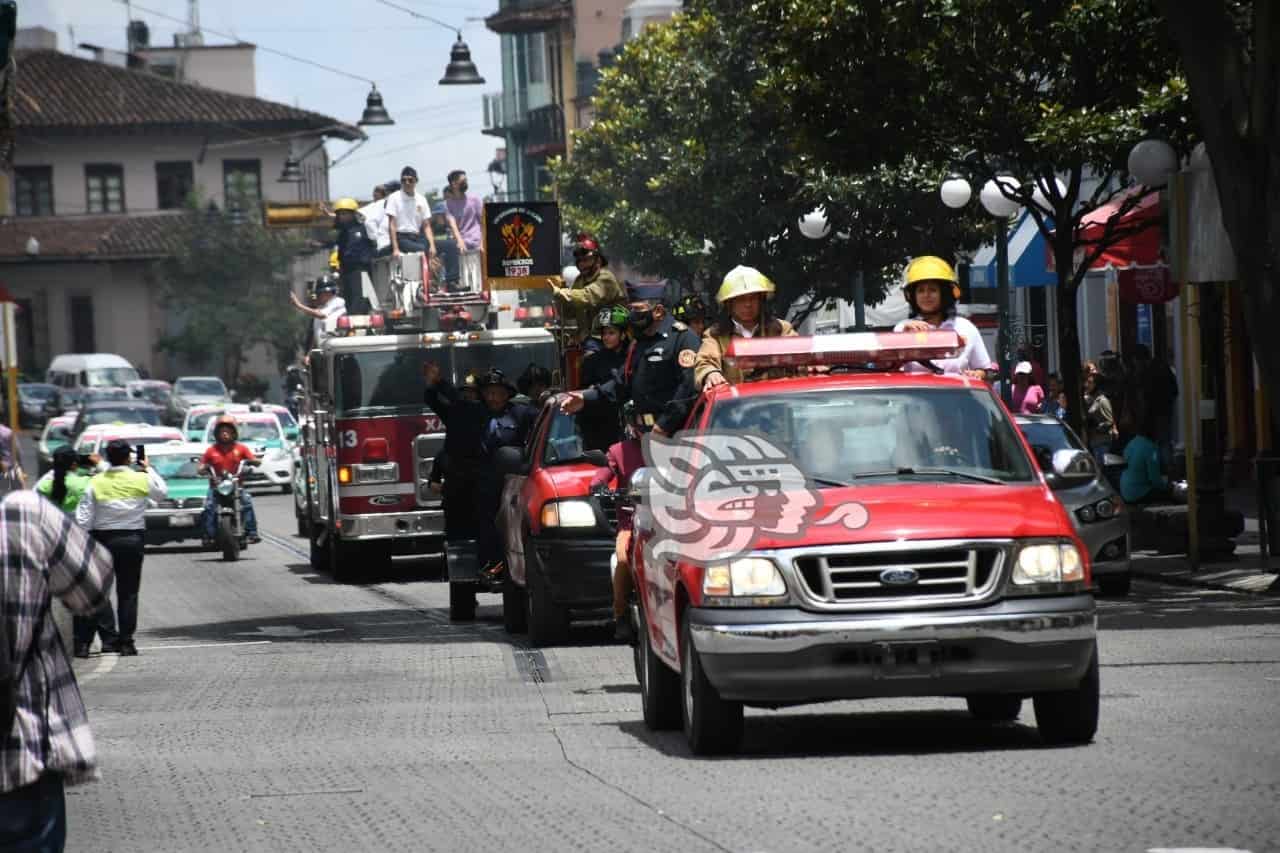 Bomberos veracruzanos urgen reforma legal para no vivir de donativos