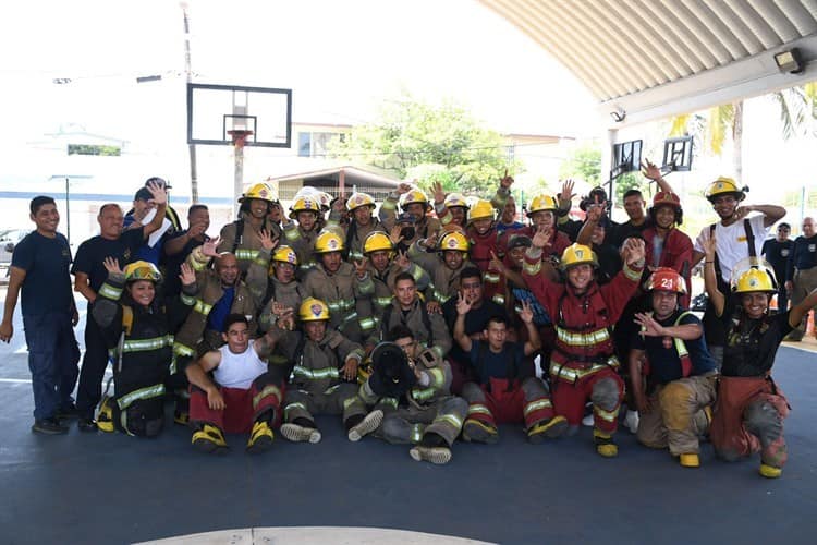 (Video)Bomberos de Veracruz realizan partido de básquetbol contra Bomberos Conurbados