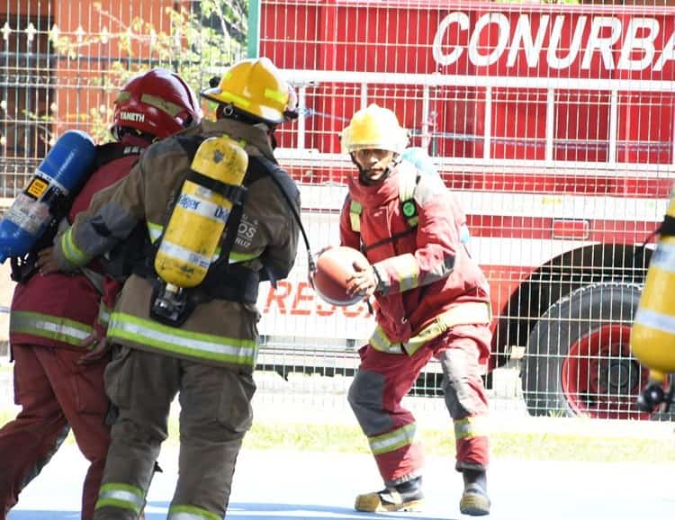 (Video)Bomberos de Veracruz realizan partido de básquetbol contra Bomberos Conurbados