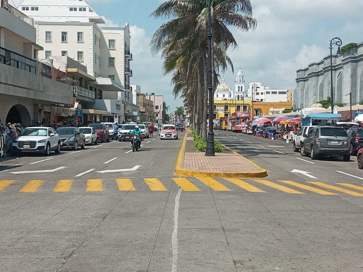 Turistas abarrotan calles del Centro Histórico de Veracruz