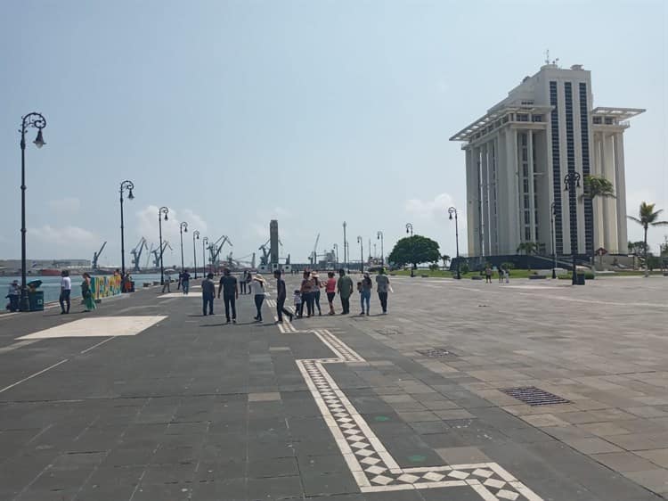 Turistas abarrotan calles del Centro Histórico de Veracruz