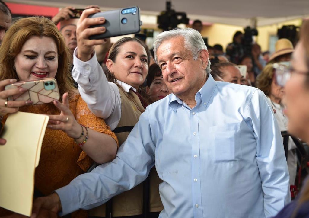 Controlará Marina aeropuerto y puerto de Guaymas, anuncia AMLO