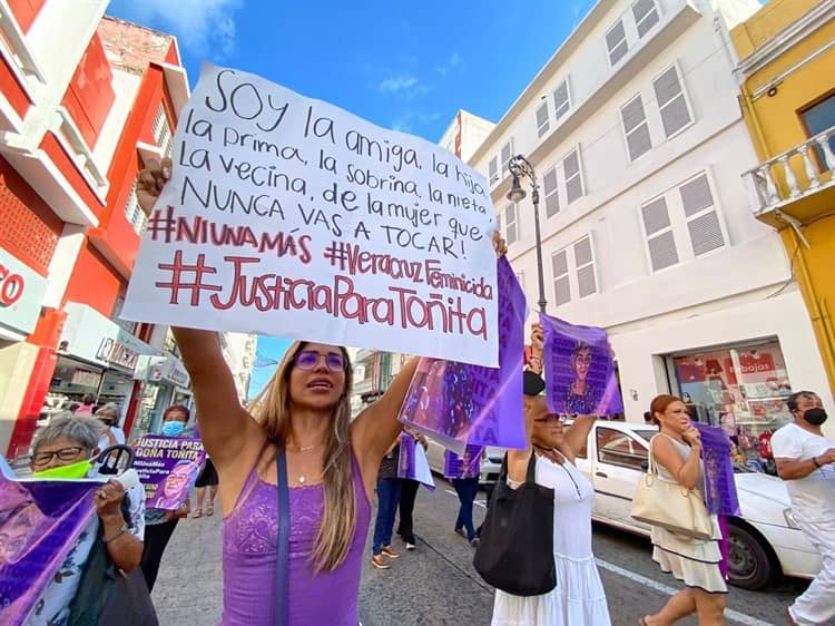 Marchan para exigir justicia por Toñita; asesinada en su domicilio en Veracruz