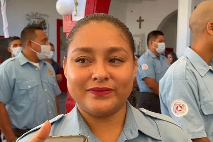 Erika, mujer bombero en Veracruz orgullosa de realizar su profesión con valentía