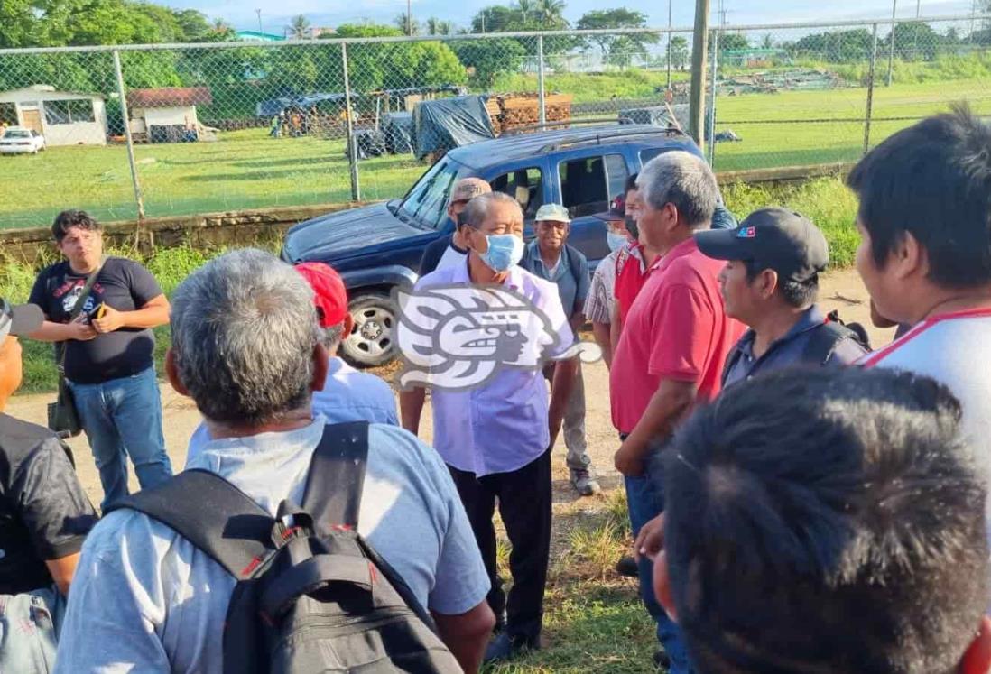 Por bajos salarios y extensas jornadas, amenazan con parar obra del cuartel de la GN