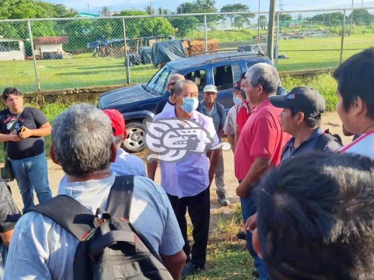 Por bajos salarios y extensas jornadas, amenazan con parar obra del cuartel de la GN