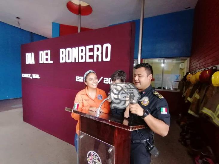 (+Video) El capitán Jesús creció, encontró al amor y formó su familia en Bomberos