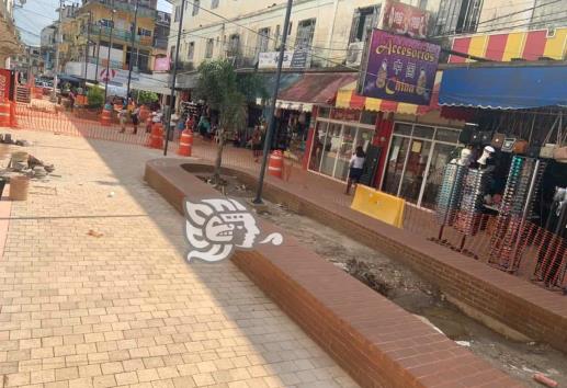 Apuran remodelación de parque para grito en Acayucan