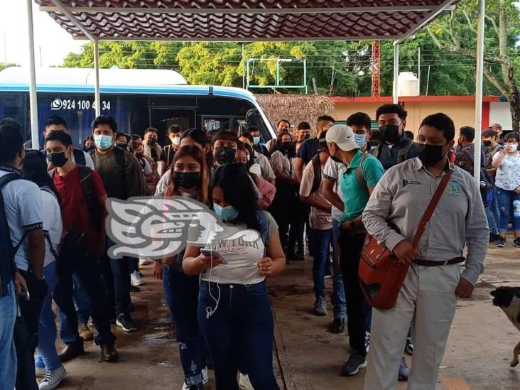 Seis mil alumnos de prepa y superior iniciaron clases en Acayucan