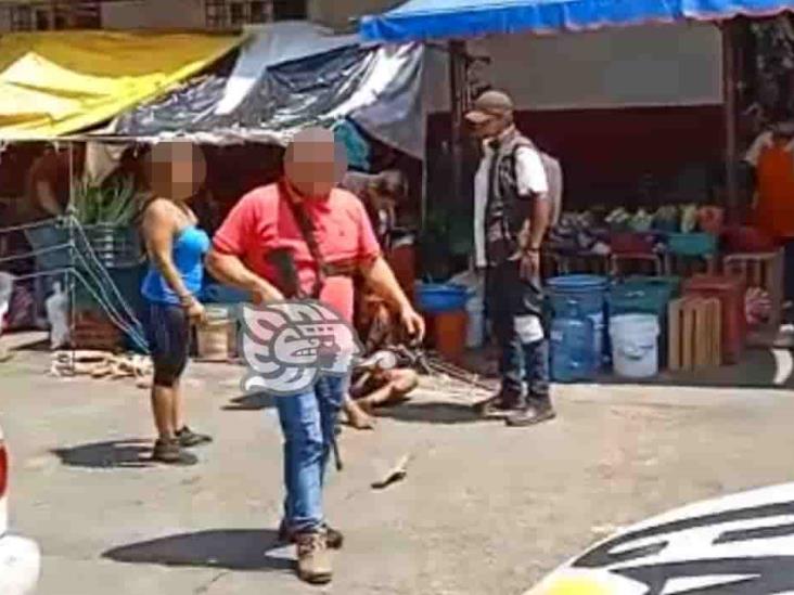 (+Video) Someten y detienen a presunto homicida afuera de mercado en Coatzacoalcos