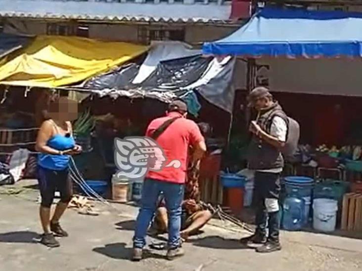 (+Video) Someten y detienen a presunto homicida afuera de mercado en Coatzacoalcos