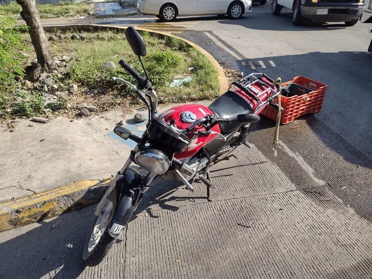 En Veracruz, mujer resulta herida tras sufrir accidente en motocicleta