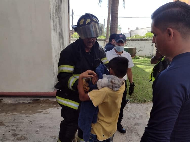 (Video) Se incendia departamento en planta alta en colonia de Veracruz