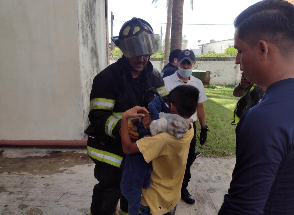 (Video) Se incendia departamento en planta alta en colonia de Veracruz