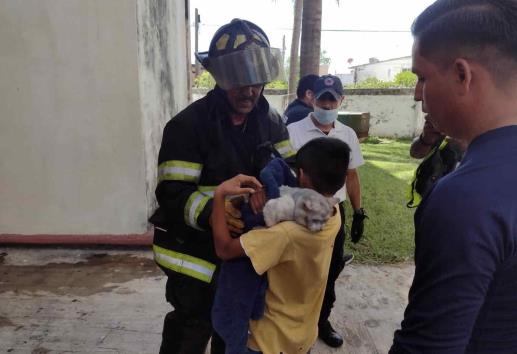 (Video) Se incendia departamento en planta alta en colonia de Veracruz