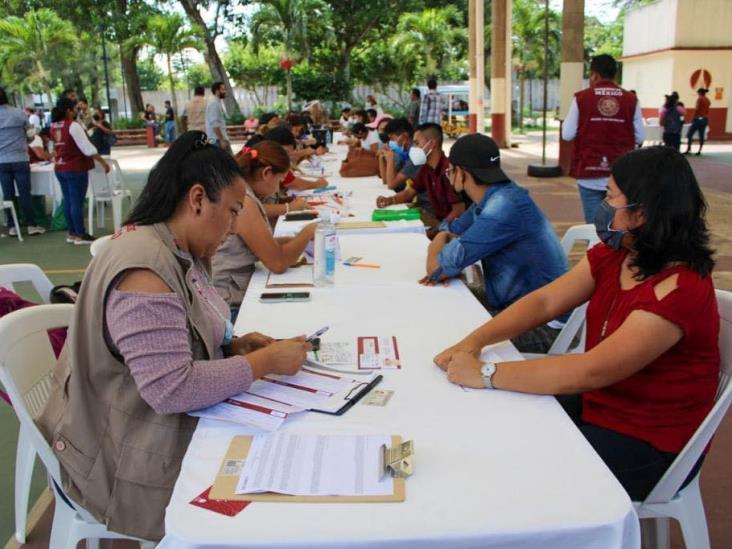 Inicia bancarización a beneficiarios de Jóvenes Construyendo el Futuro