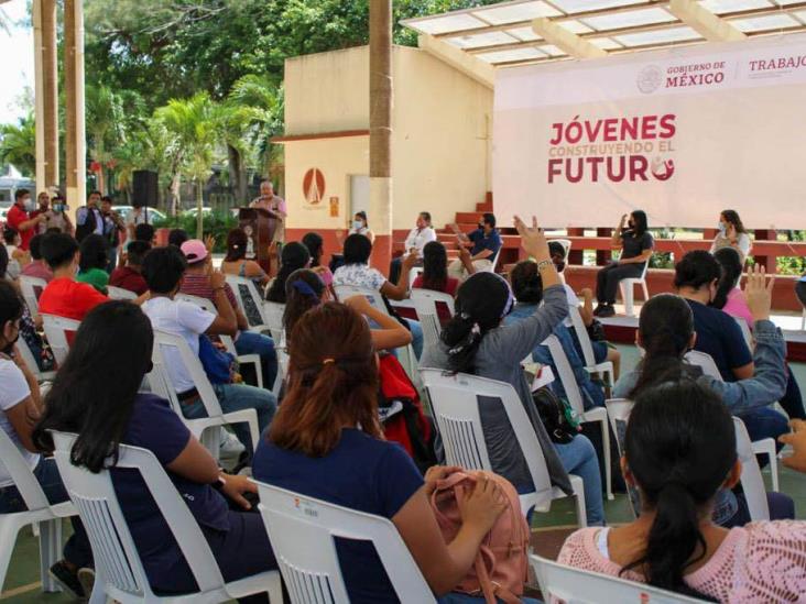 Inicia bancarización a beneficiarios de Jóvenes Construyendo el Futuro