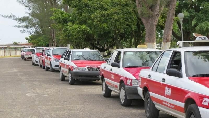 Taxistas podrán obtener certificado de primaria o secundaria con examen único