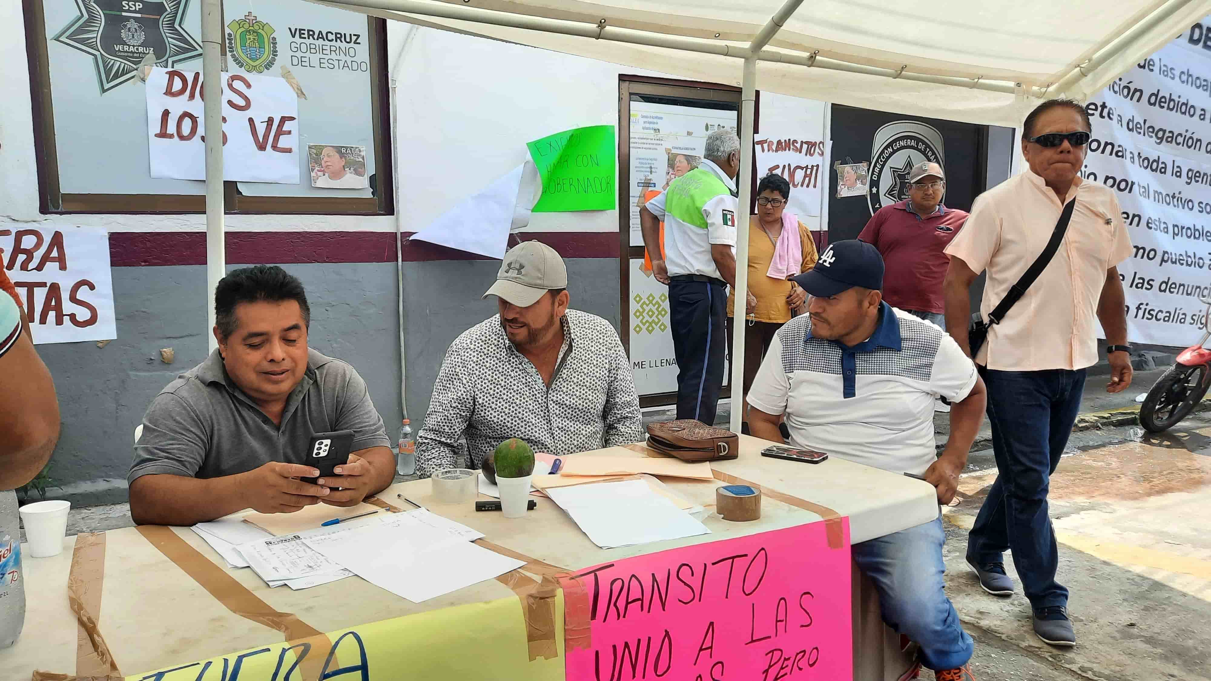 (+Video) Las Choapas lleva más de 24 horas sin agentes de tránsito