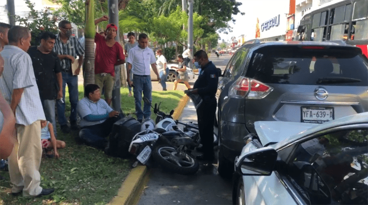 (Video) Camión de pasaje se queda sin frenos y provoca carambola en Díaz Mirón