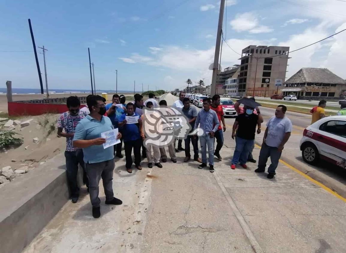 (+Video) Piden taxistas liberación de su colega; lo vincularon a un hecho delictivo