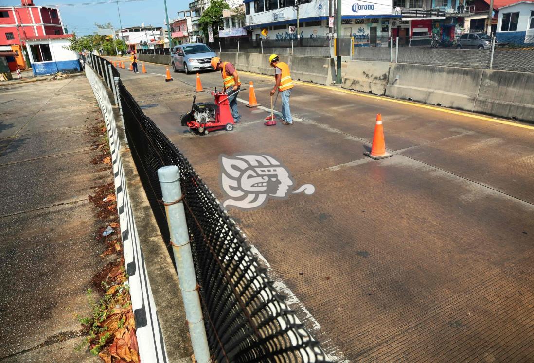 (+Video) Avanzan con sellado en carriles del Túnel Sumergido