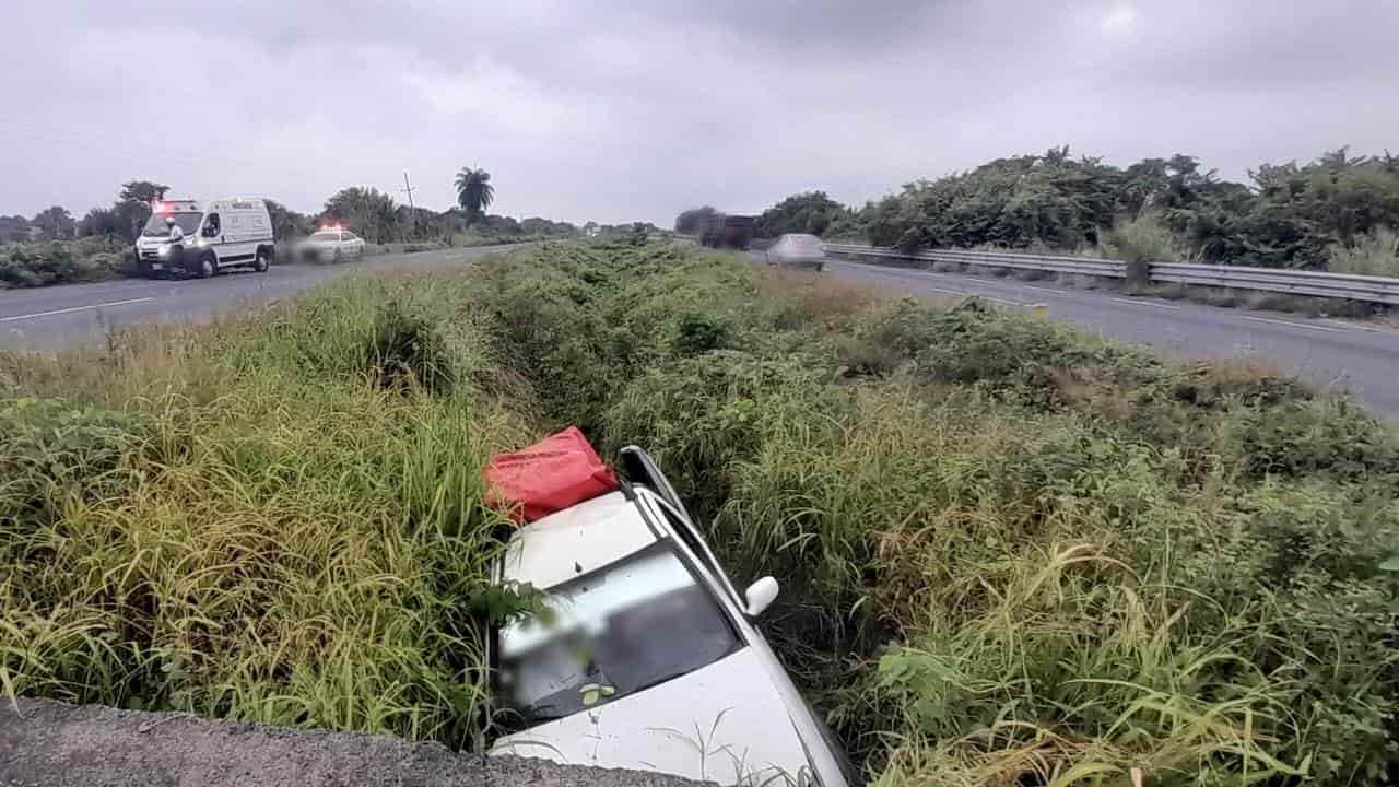 Cerrada carretera La Tinaja-Cosoleacaque por accidente vehicular