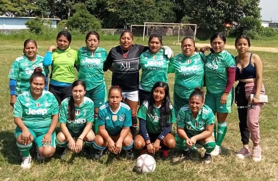 Rosalinda conquistó el Relámpago de futbol femenil  en Mina