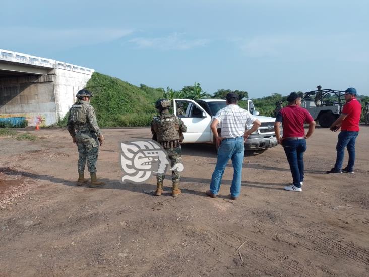 (+Video) ¡Hasta con ponchallantas! Semar blinda accesos de Acayucan