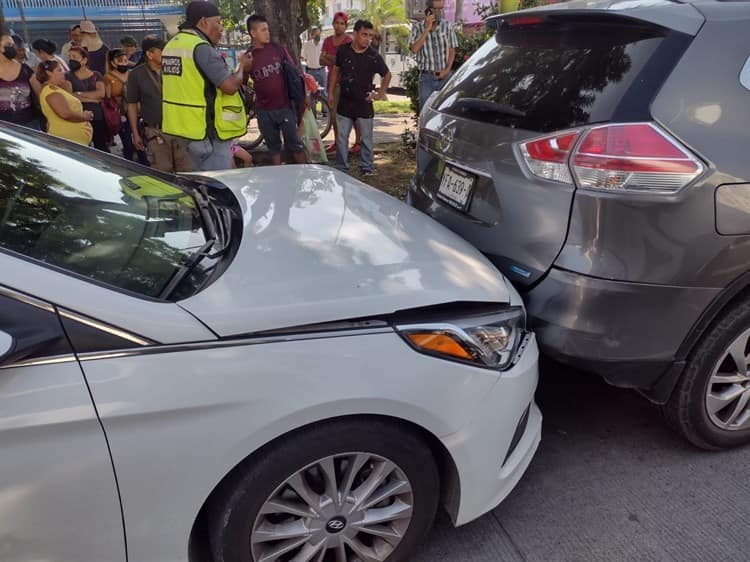 (Video) Camión de pasaje se queda sin frenos y provoca carambola en Díaz Mirón