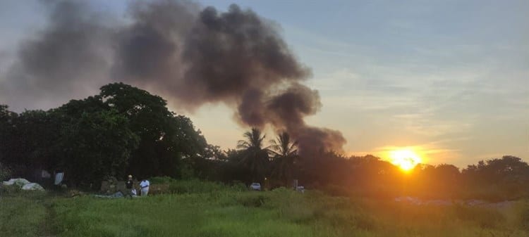 Se incendia basurero irregular en la localidad de El Atracón en Medellín de Bravo