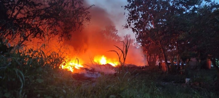 Se incendia basurero irregular en la localidad de El Atracón en Medellín de Bravo