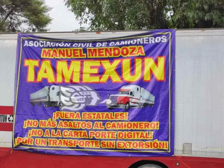 Organización de camioneros bloquean la Xalapa-Banderilla