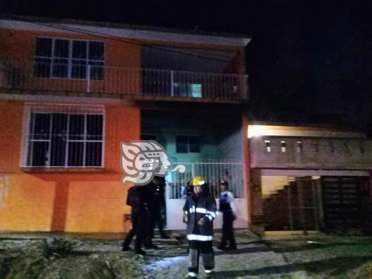 Hombre prende fuego a su casa en colonia Moctezuma de Xalapa