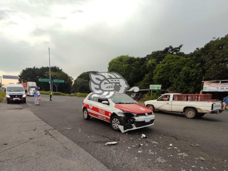 Fuerte choque en libramiento de Amatlán