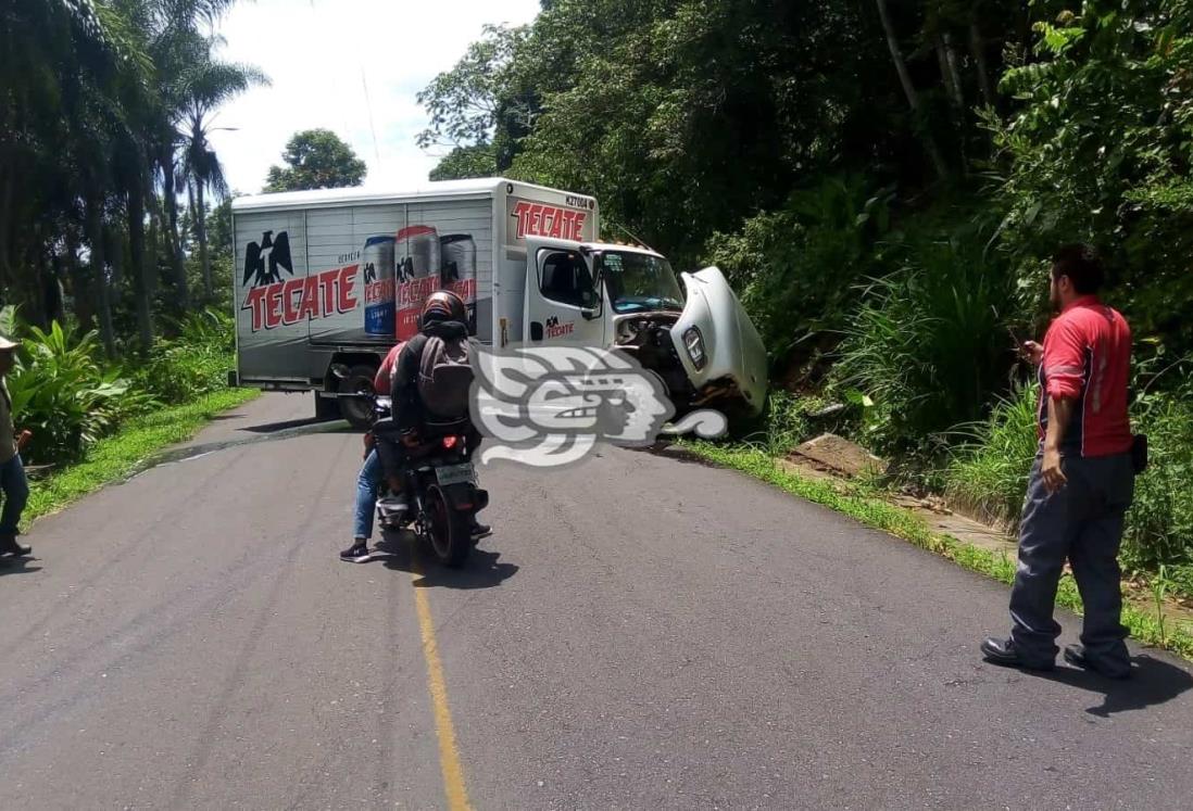 Se accidenta camión cervecero en carretera de Ixtaczoquitlán