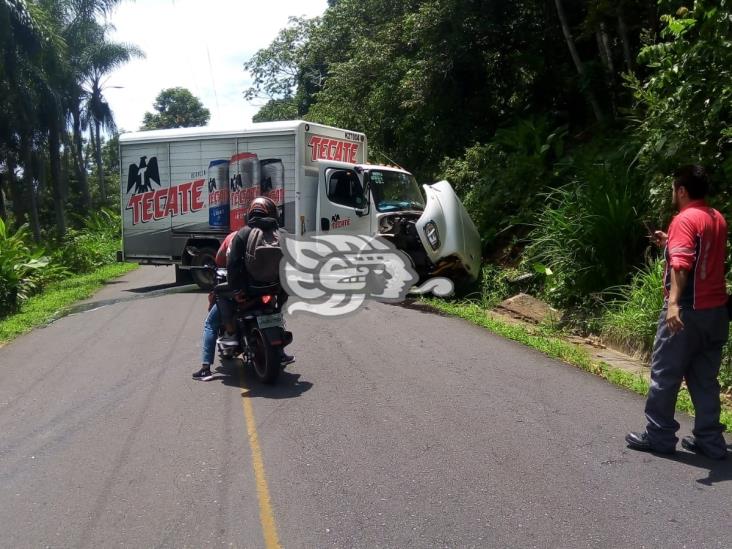 Se accidenta camión cervecero en carretera de Ixtaczoquitlán