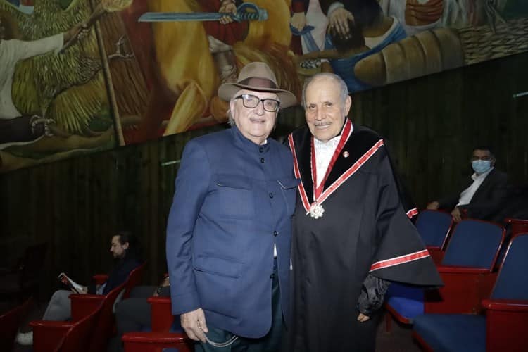 José Robles Martínez recibe homenaje de la Legión de Honor Nacional de México