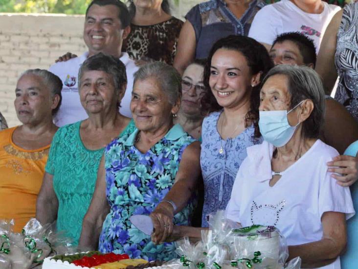 Inauguran clubes de Adultos Mayor en Puente Nacional