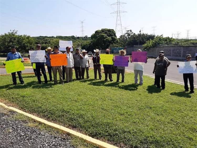 Piden reclasificación de tarifas eléctricas habitantes en Laguna Verde